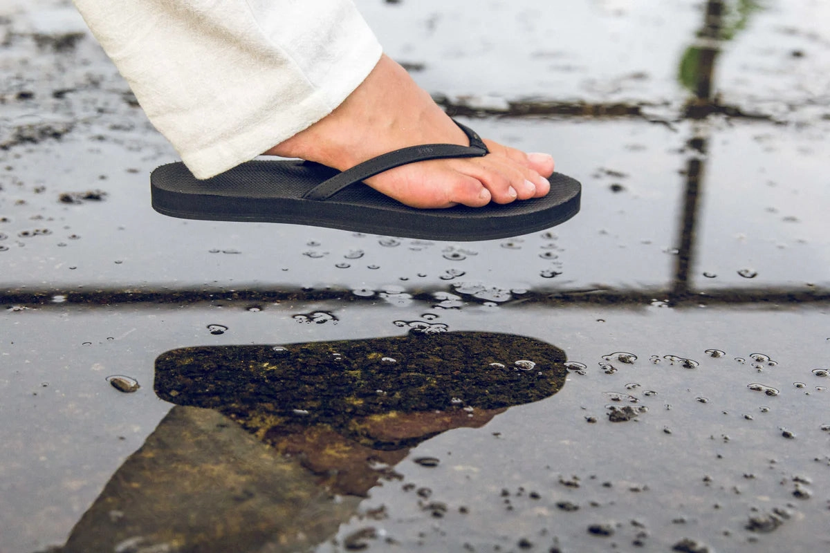 BLACK | THE ESSNTLS TIRE SOLE - Indosole Calvin Klein Flip Flops