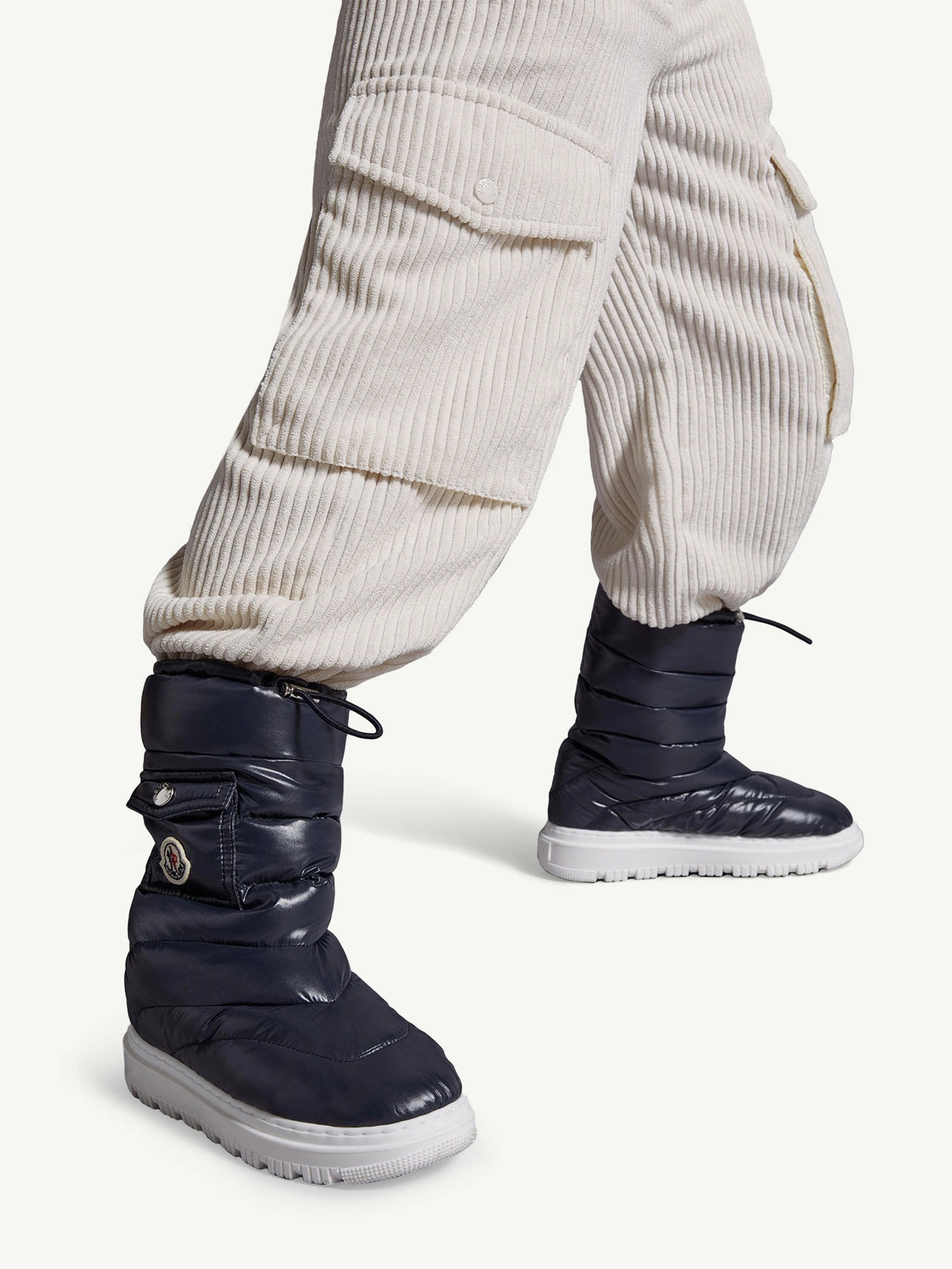 Slip On Winter Snow Boots Moncler Enfant Kids Petit Gaia Pocket Snow Boots in Navy