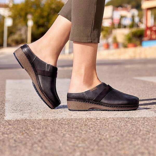 Pikolinos Granada W0W-3590C1 Clog Black (Women's) Gayle King Clogs