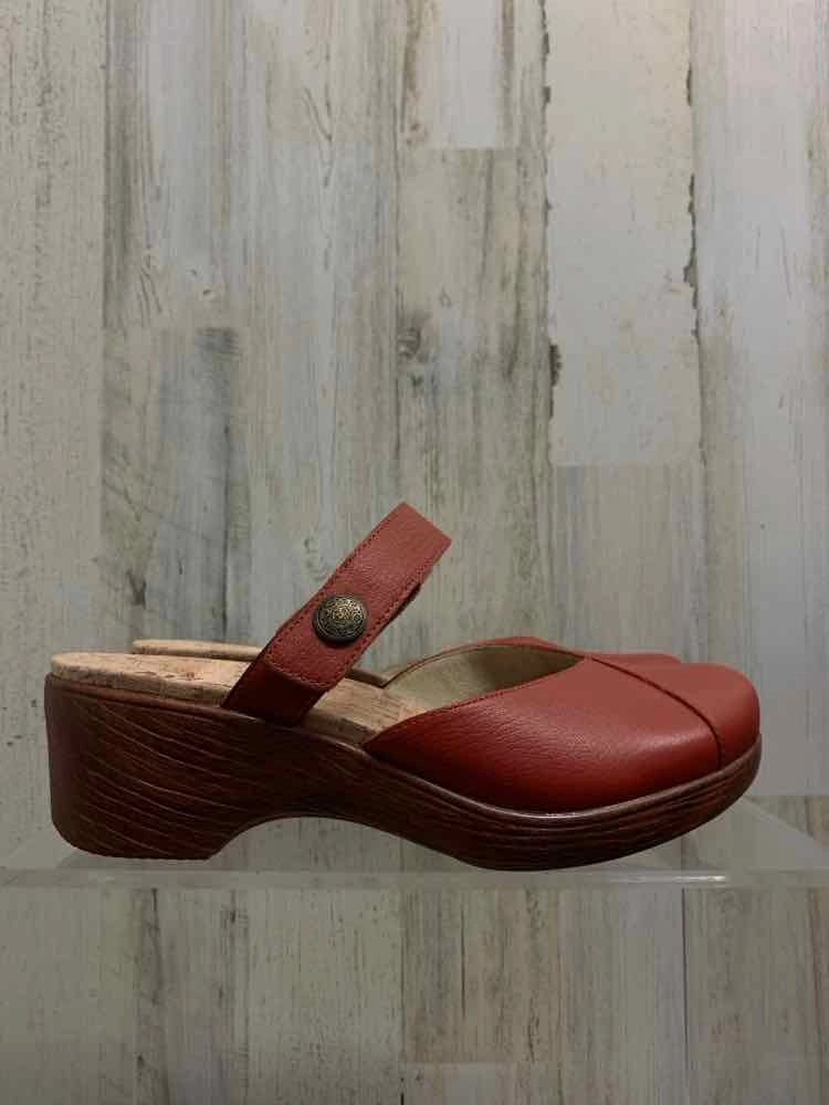 PRE-OWNED RUST Size 10.5/11 Shoes/ALEGRIA RUST MARY JANE CLOGS Clogs Lined