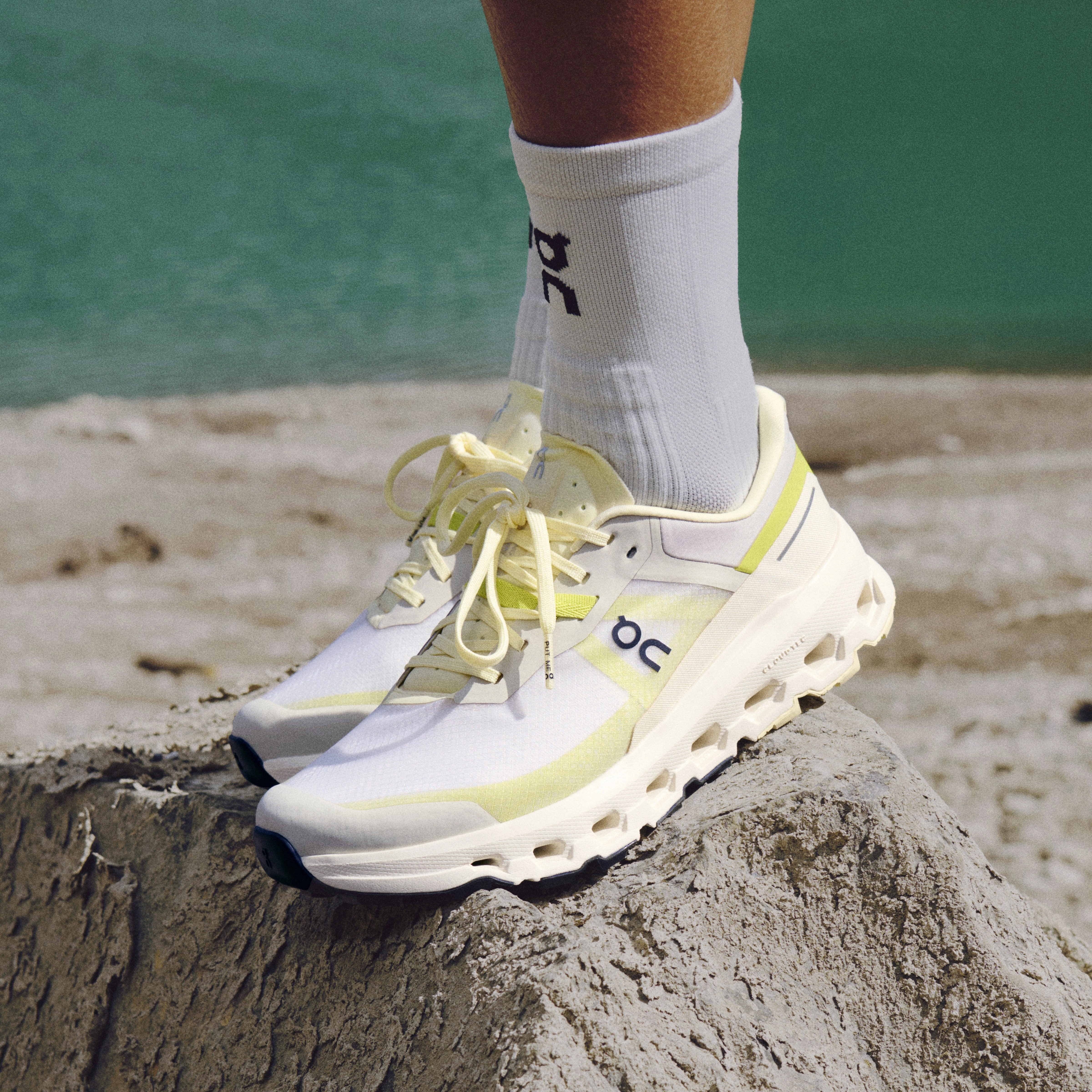 On Cloudvista 2 | Pelican / Ghost | Womens Hybrid And Road