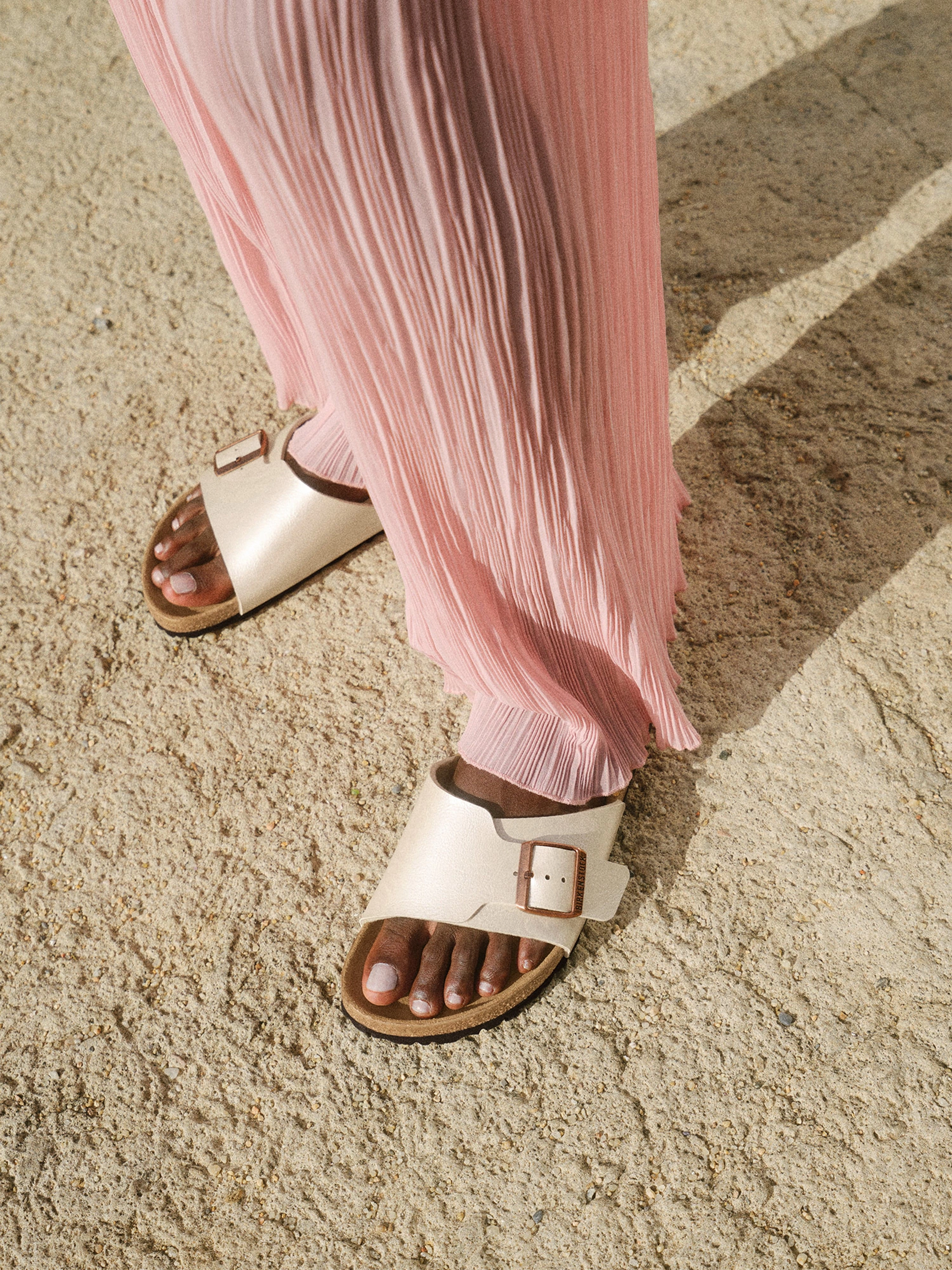 BIRKENSTOCK Girls Arizona Classic Metallic Sandals in Gold Swiftwater Sandals