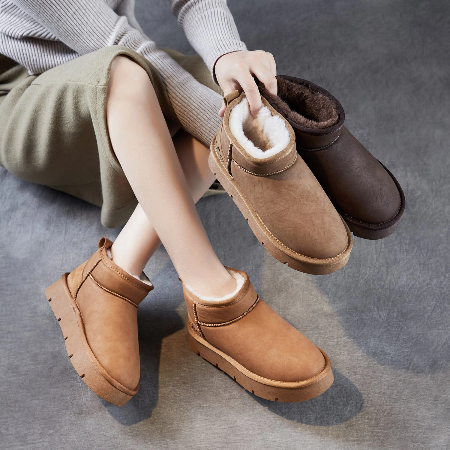 Women's Winter Furred Suede Flat Ankle Boots Embossed Ankle Boots