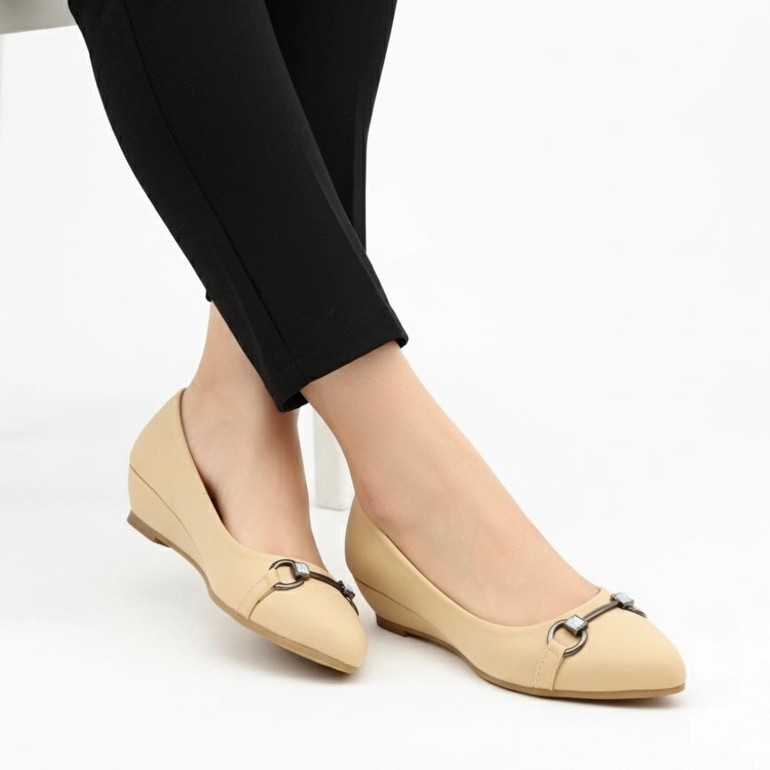 M01015 kitten wedge Best Hiking Shoes For Wide Flat Feet