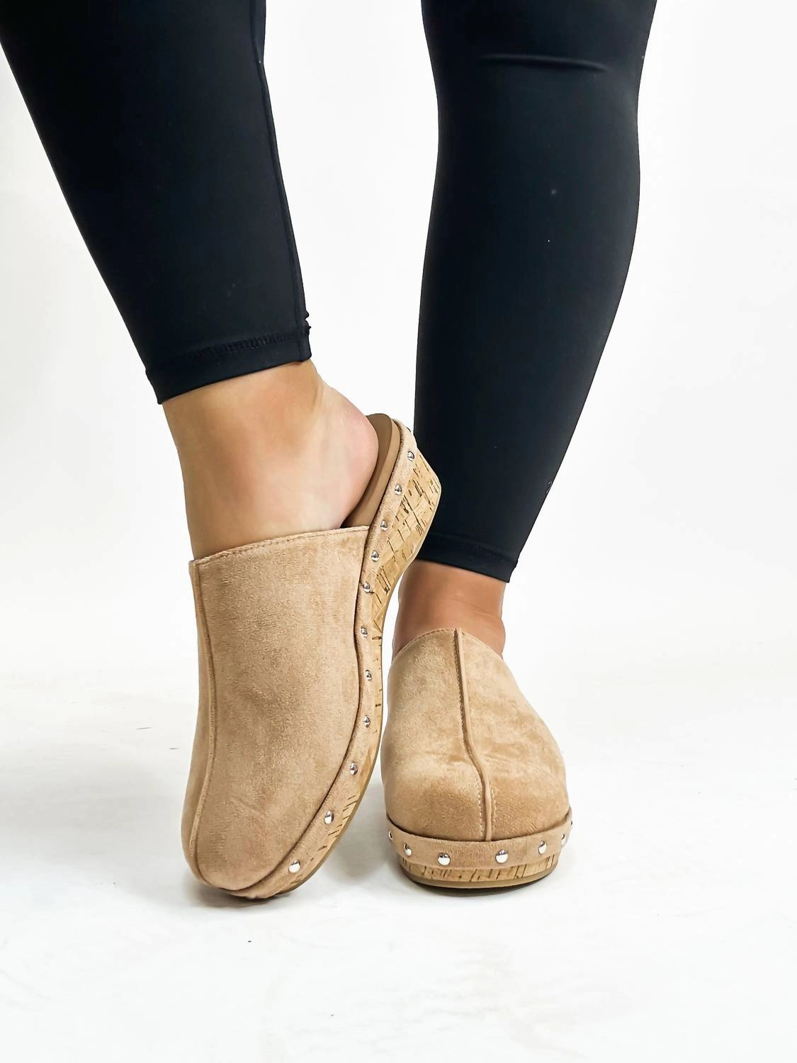 Women's Newbie Shoes In Camel Medical Rubber Clogs